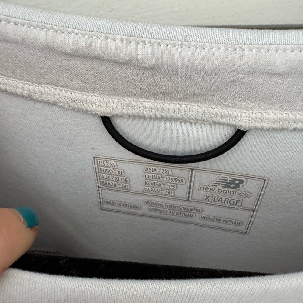 New Balance Pullover - Picture 3 of 4